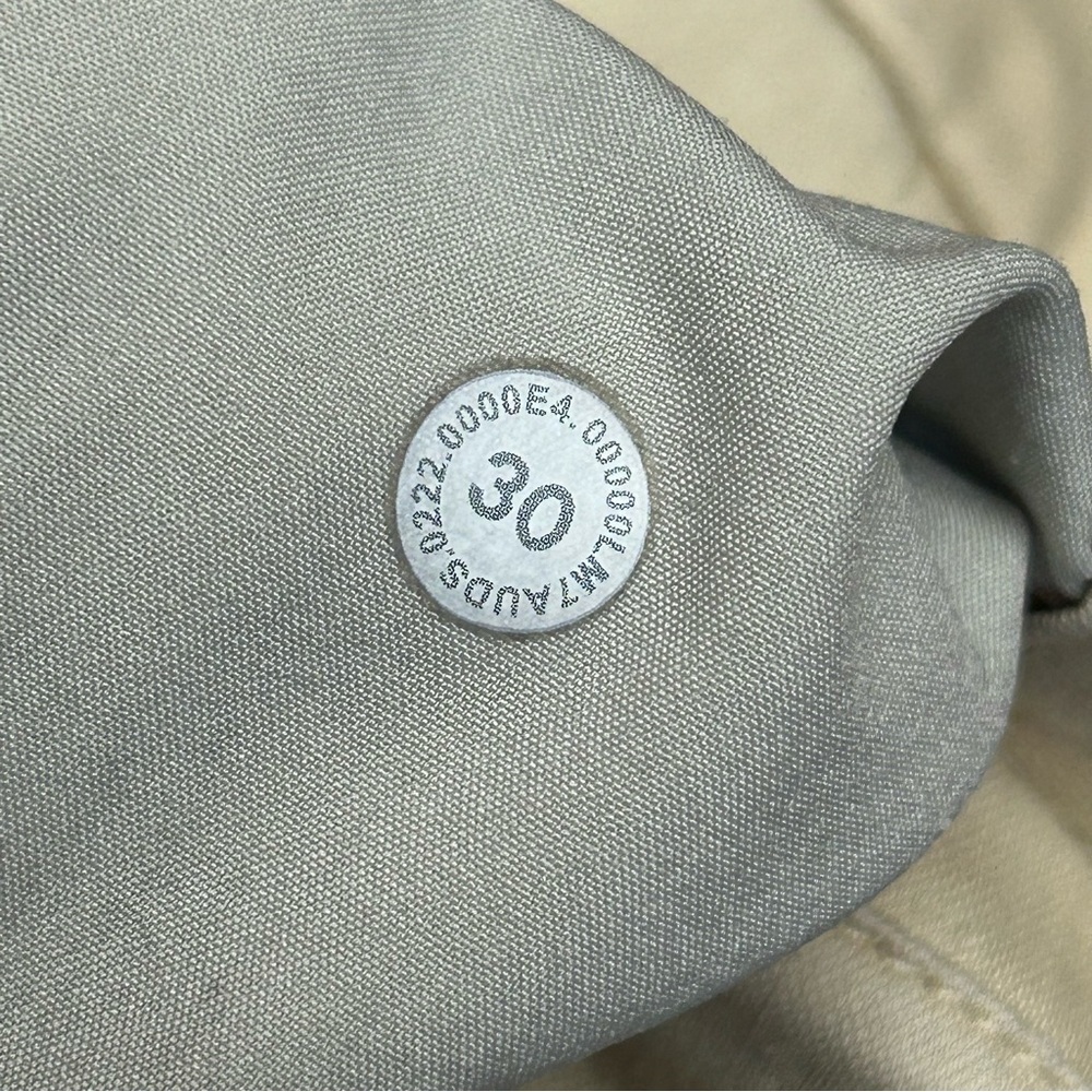 Lululemon Commission Classic-Fit‎ Short 7" *Oxford - Picture 4 of 4